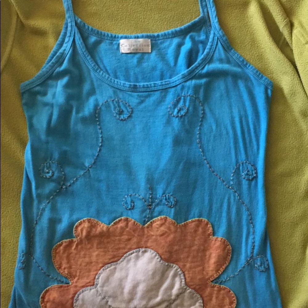 ☀️ Embroidered turquoise tank top size small